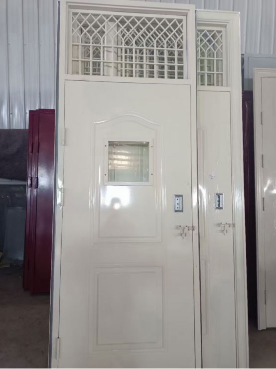 镇安学校教室门 镇安学校教室门