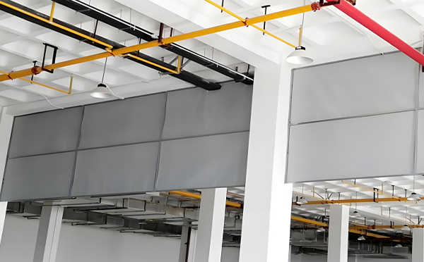 商场防烟分区常闭节点：镇安挡烟垂壁高度与控制器接线图解