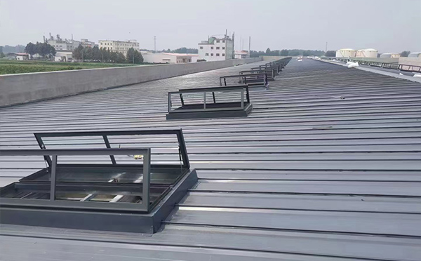 某中学室内体育馆镇安排烟窗改造项目