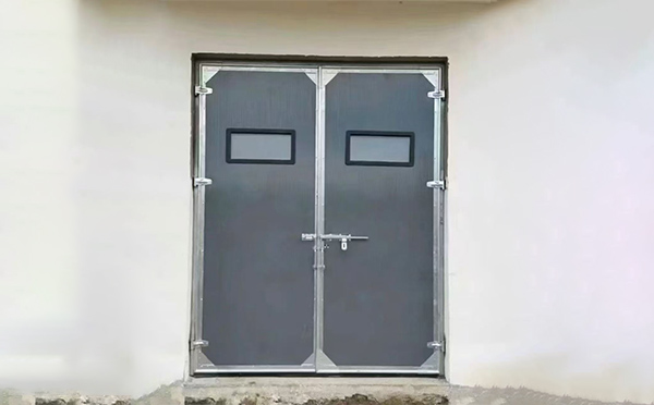 镇安工业门在高温作业区域的运行表现